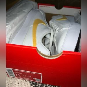 New in box Womens Nike Court Royale AC CNV
